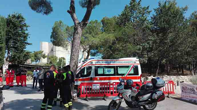 ambulanza-primo-soccorso-a-castel-del-monte