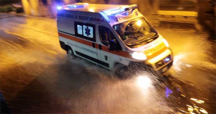 ambulanza-maltempo-pioggia