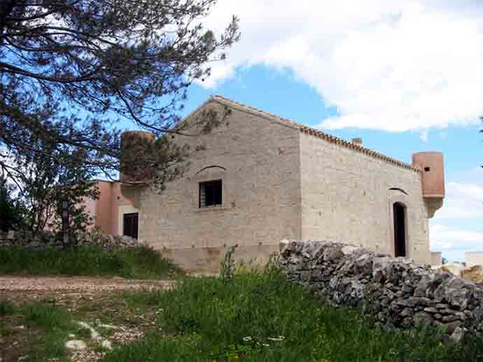 Centro-Visita-Torre-dei-Guardiani-in-agro-di-Ruvo-di-Puglia-parco-alta-murgia