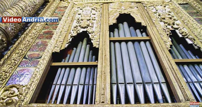 organo-barocco-del-1700-della-chiesa-di-santa-maria-vetere-di-Andria