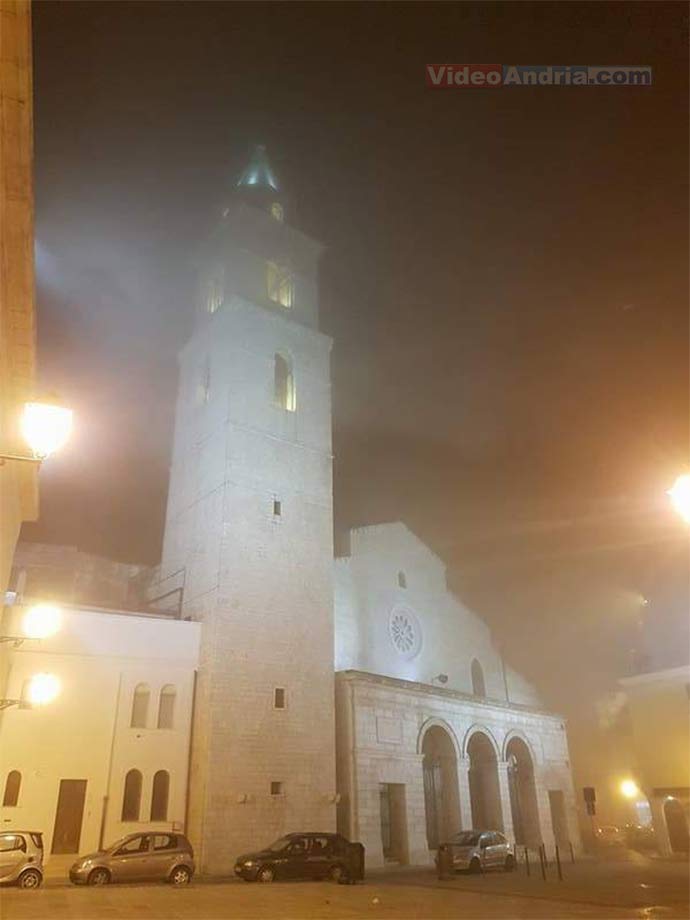 nebbia-ad-Andria-piazza-duomo-