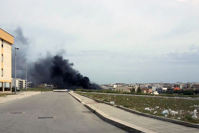 incendio-rifiuti-abbandonati-Andria-contrada-santa-lucia-