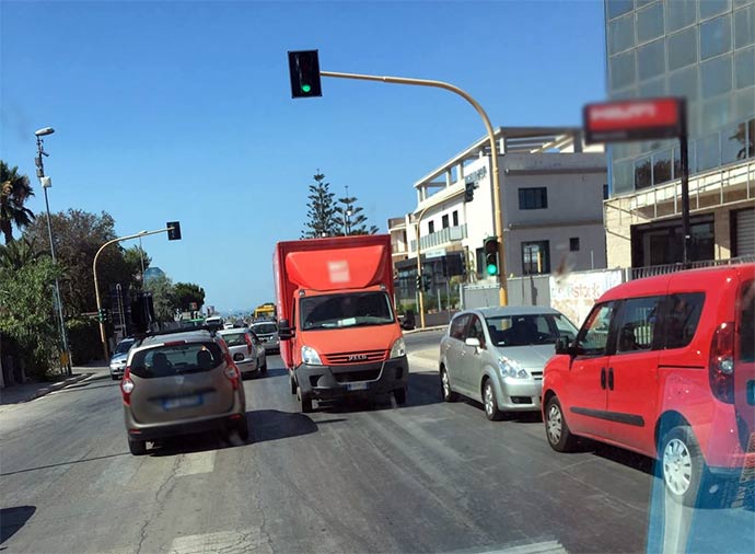 pacheggio-per-strada-furgone-andria-barletta-5