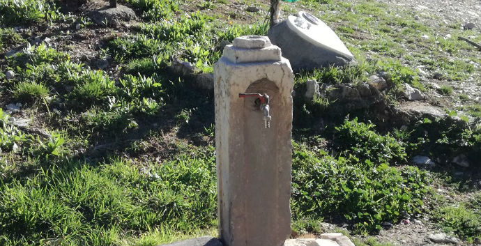 fontana pubblica acqua castel del monte