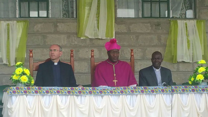 Il Vicario Generale don Gianni Massaro con il Vescovo delegato del Card