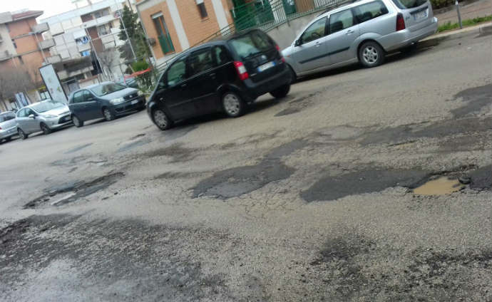 via mattia preti andria asfalto danneggiato strade dissestate