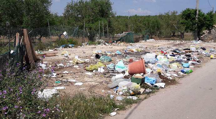 andria contrada coppe discarica abusiva rifiuti abbandonati ulivi campagna 1