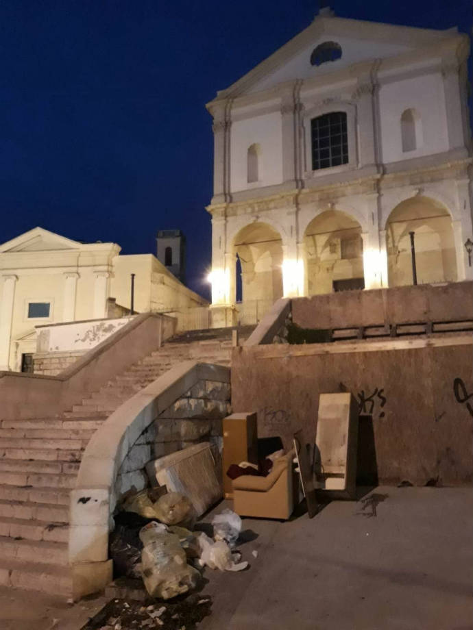 rifiuti abbandonati ingombranti santuario chiesa madonna alto mare andria