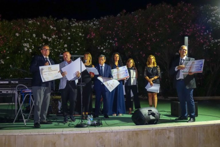 Sinergitaly porta sul palco le eccellenze pugliesi ed emoziona il pubblico: la seconda edizione dell’Apulia Best Company Award – i video