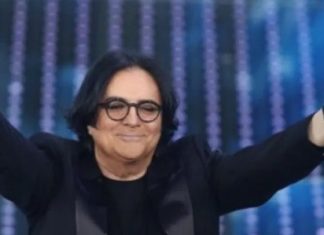 Renato Zero ad Andria: il cantante avvistato in un negozio del centro cittadino – le foto diffuse online