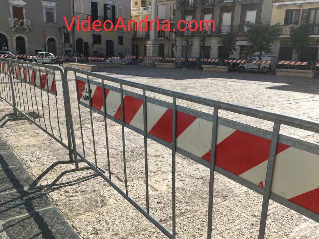 Andria piazza duomo assembramenti transenne 2020 1