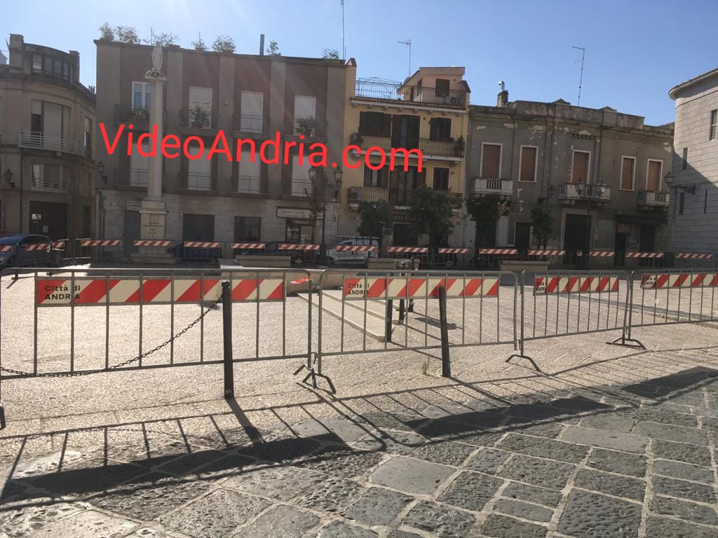 Andria piazza duomo assembramenti transenne 2020 3