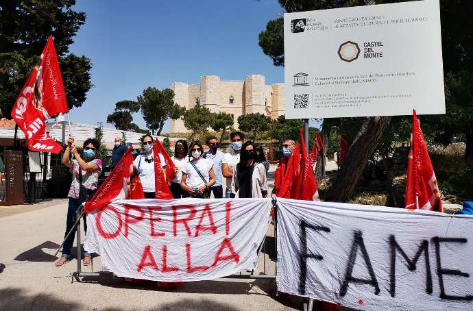 cgil protesta castel del monte andria puglia