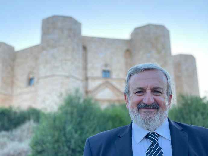 michele emiliano castel del monte andria puglia